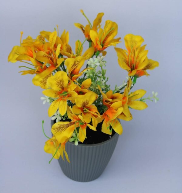 BJH-YR Flower arrangement (with pot) Pot's Width:- 9cm, Height:- 20cm