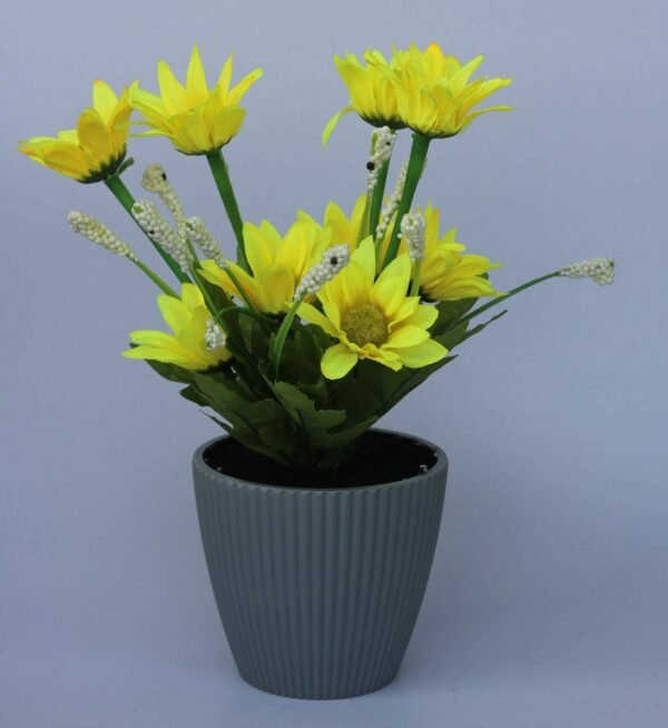 BST-YY Flower arrangement (with pot) Pot's Width:- 9cm, Height :- 23cm